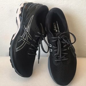 Women ASICS Gel-Kayano 27 ( size 9.5 )
